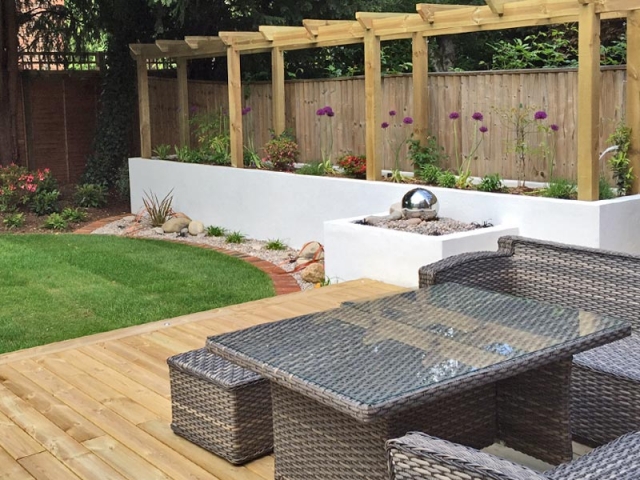 Rendered raised bed with stainless steel water feature