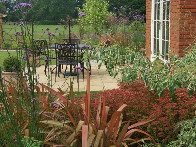 Planting framing seating area