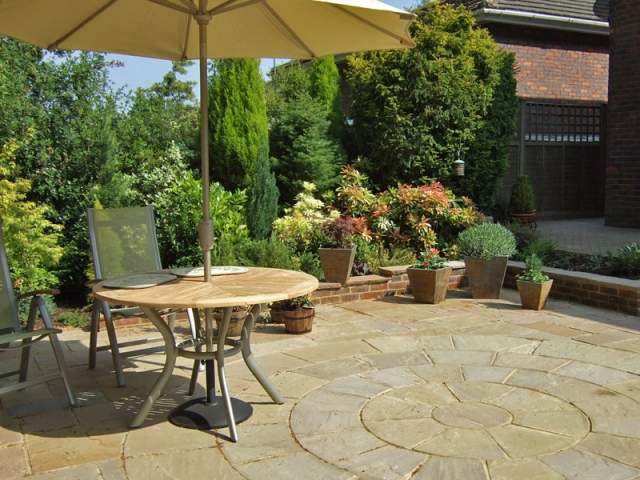 Courtyard garden with circular sandstone paving detail