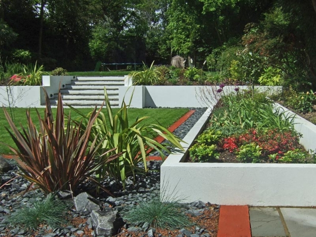 White rendered planters with steps to upper leve