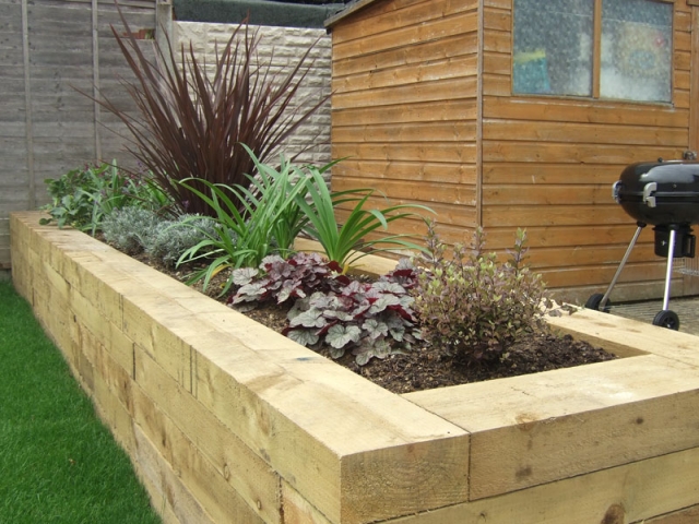 Sleeper raised bed