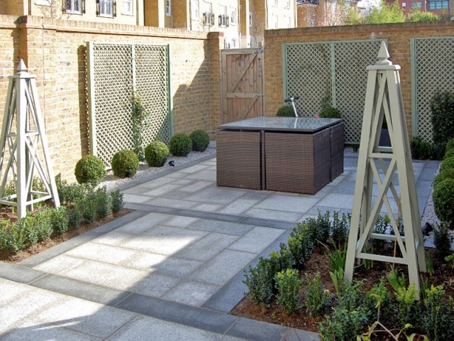 courtyard garden with obelisks