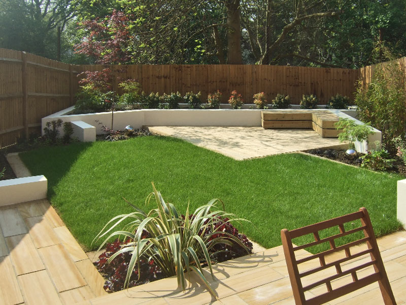 Planked sawn sandstone paving, built-in benches and white rendered walls