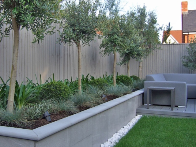 Raised bed with porcelain tiling and sawn sandstone bullnose coping