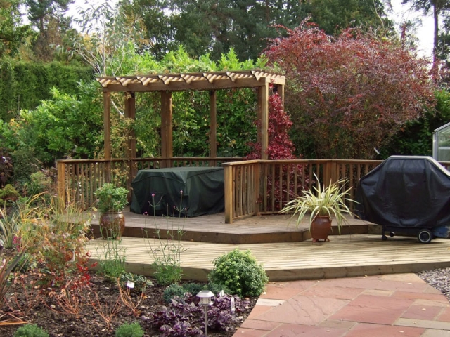 Raised deck with pergola